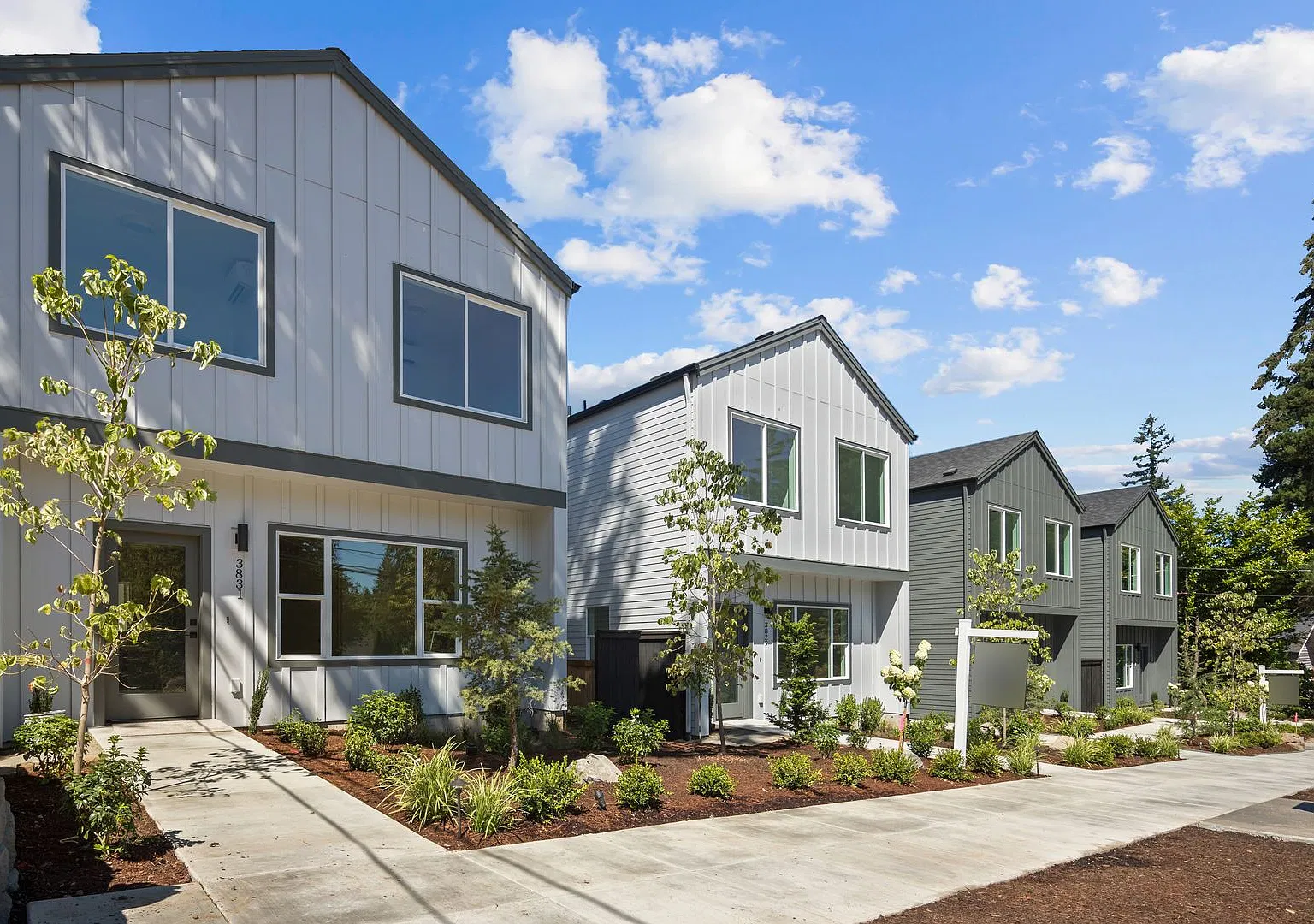 Brand-New Modern Home for Rent in SW Portland. First Full Month Free!! — Photo 2