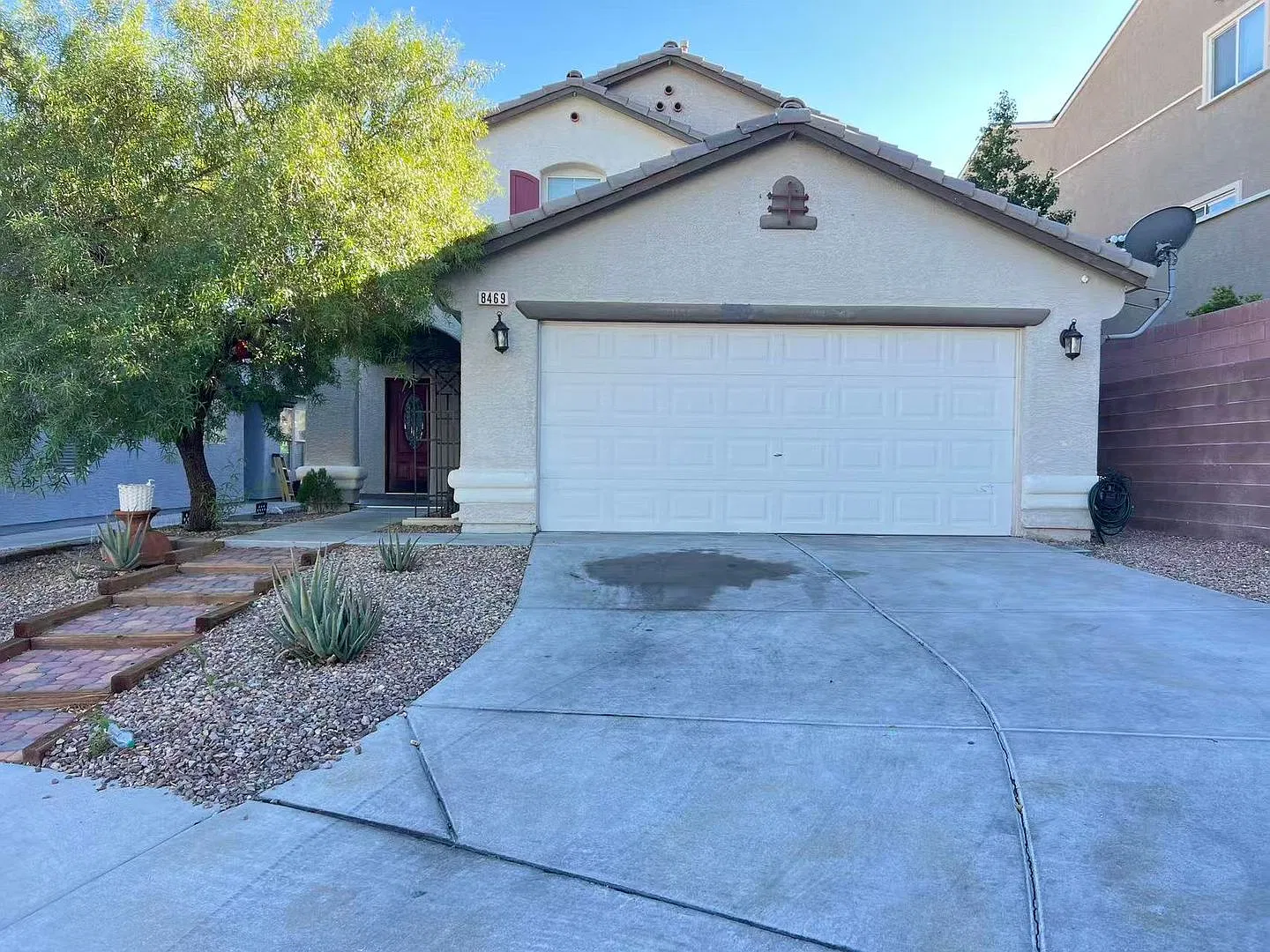 Come check out this beautiful 2,544 sqft 5 bed 3 bath home with an open floorplan! — Photo 1