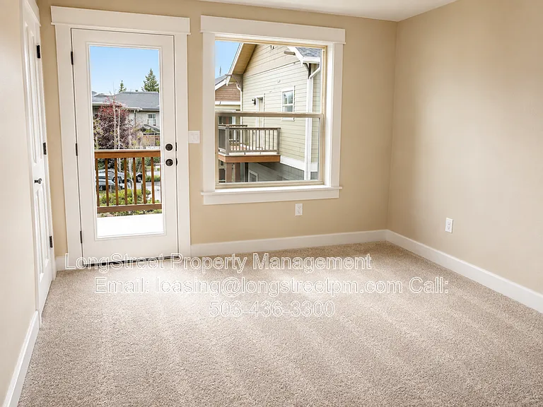 73 NE Graham St — Photo 14