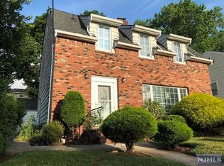 7 Daisy Pl, Tenafly, NJ 07670