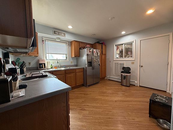 3rd image of 25 Circle Dr