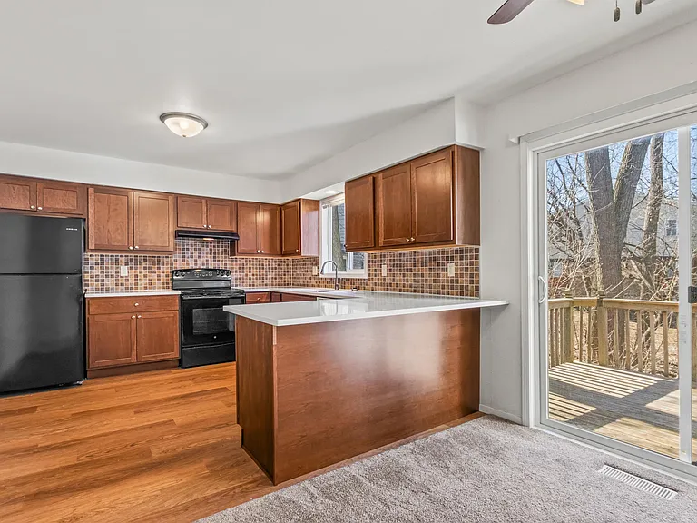 1302 N Gammon Rd — Photo 7