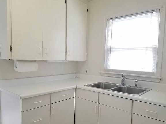 Kitchen with breakfast nook 