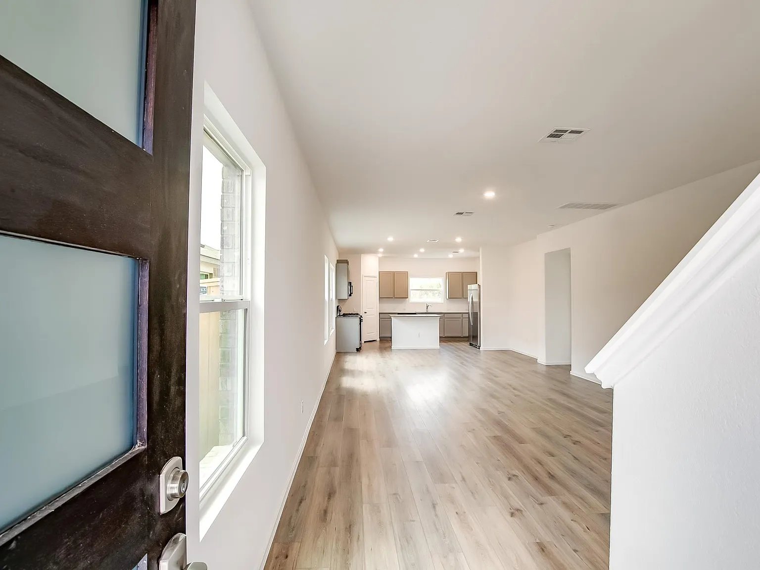 4 bed, 3.5 bath, 2399 sqft, $2,350 — Photo 4