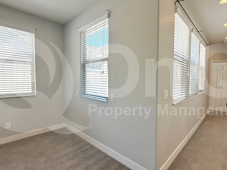3713 E Robert St — Photo 13