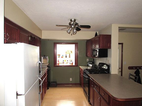 5th image of 8147 N 61st St