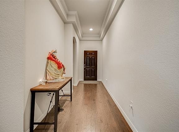 3rd image of 2320 Whitney Ln