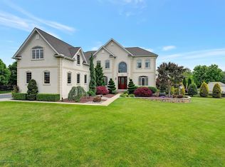 19 Grant Dr, Cream Ridge, NJ 08514