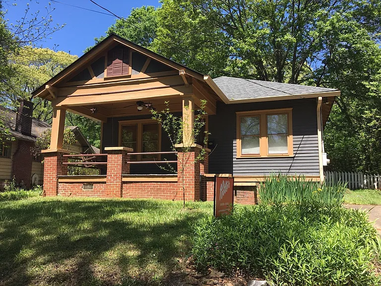 613 Woodland Ave SE — Photo 1