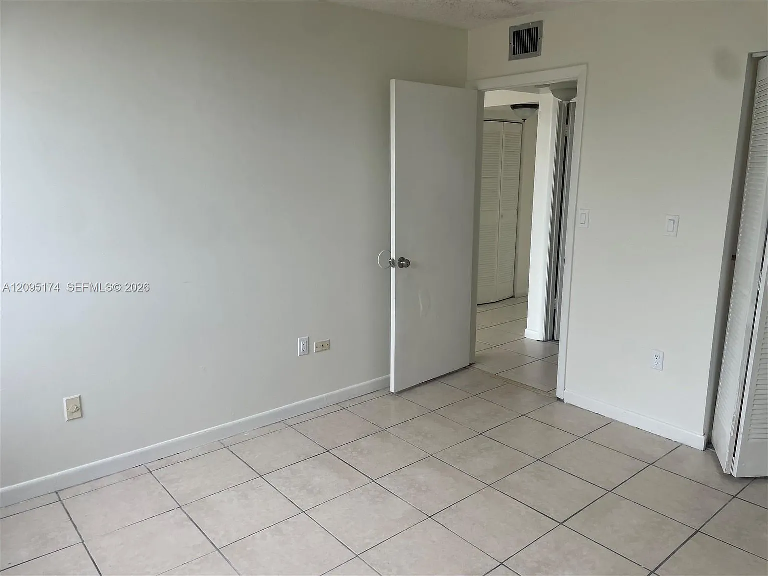 3601 SW 117th Ave — Photo 4