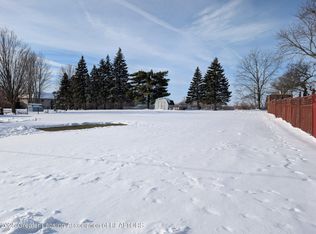 823 N Lansing St, Saint Johns, MI 48879