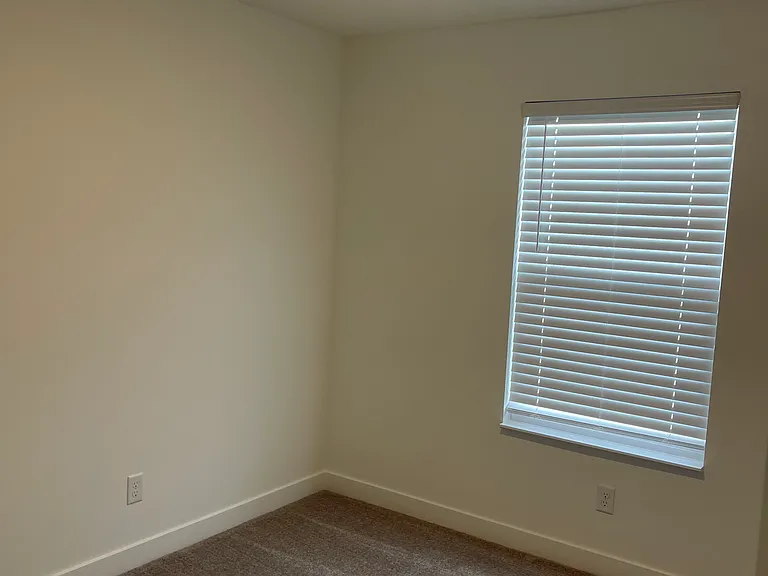 1717 Woods Edge Dr — Photo 9