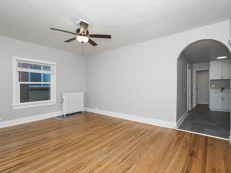 1069 N Pearl St — Photo 7