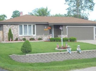 2750 Red Maple Ct, Racine, WI 53402