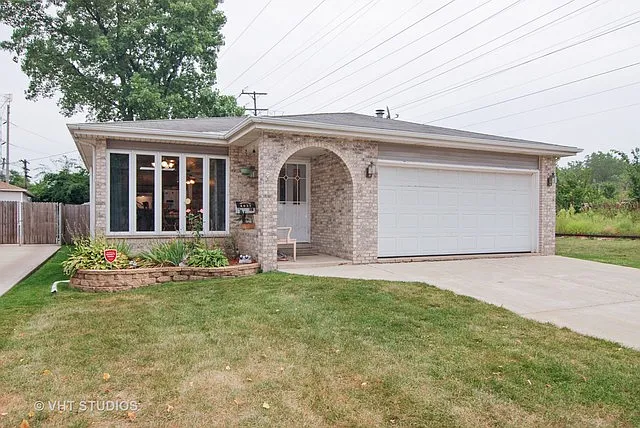 4621 Grove Ave photo 1