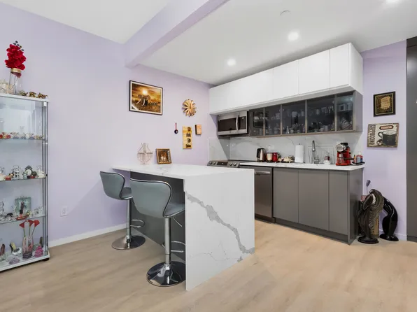 15 West End Avenue image 8 of 33