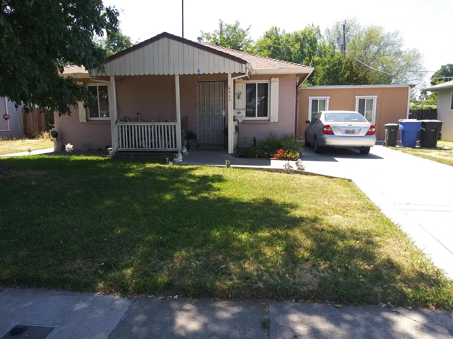 4402 Attawa Ave photo 1