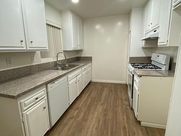 5th image of 5231 Zelzah Ave #16