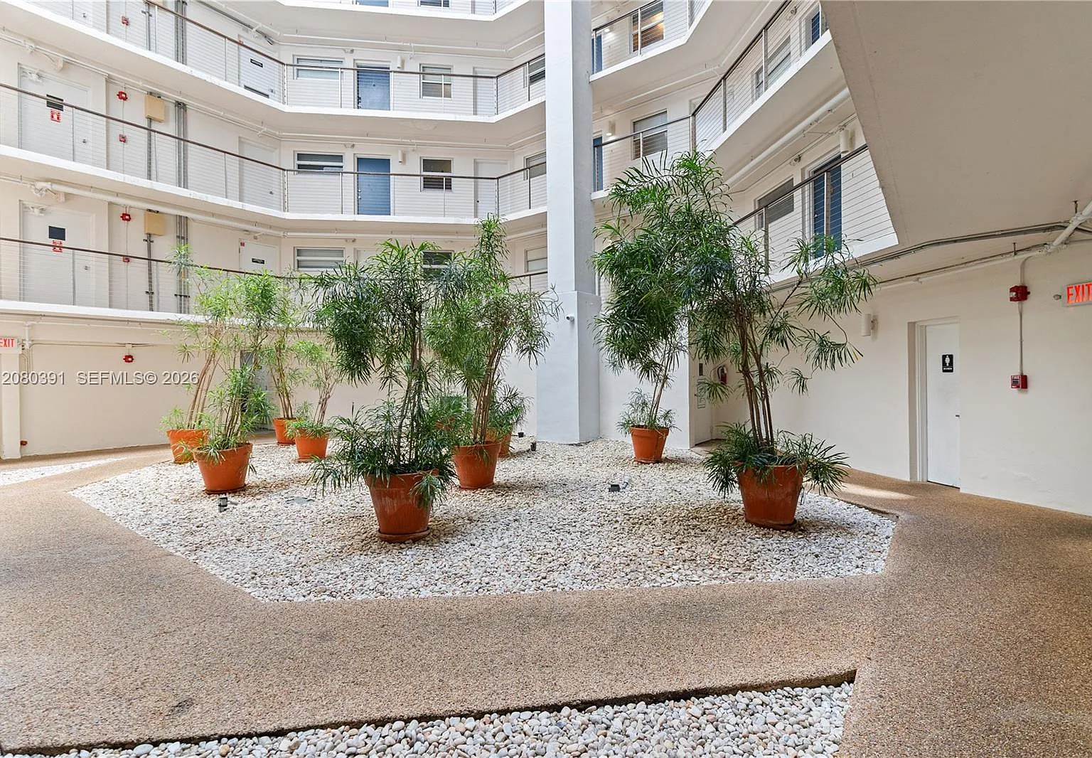 Octagon Towers I Condo — Photo 3
