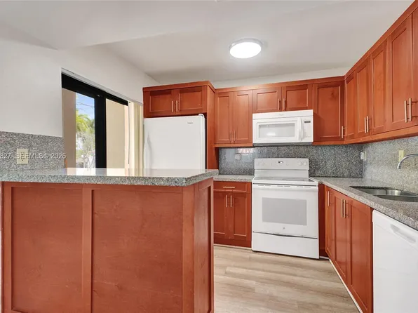 20025 NE 3rd Ct APT 8, Miami, FL 33179