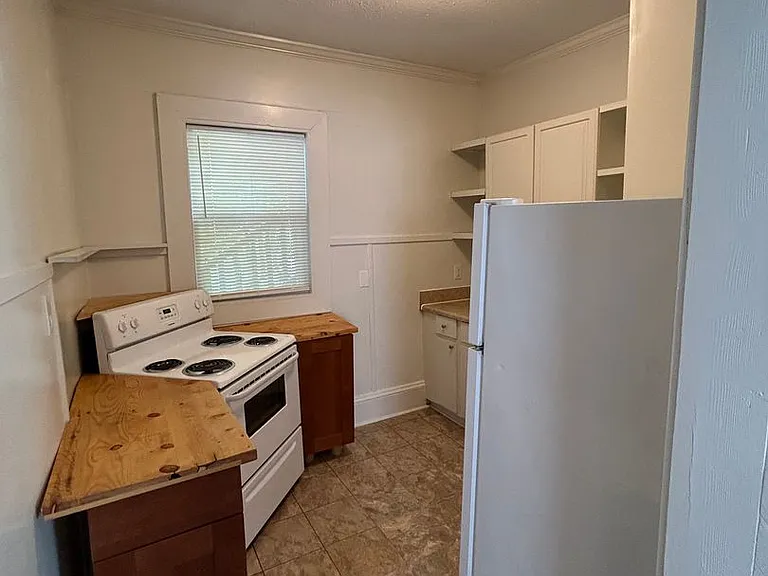901 Sedgefield St #B — Photo 5