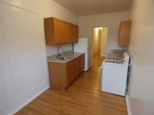 Rented by Karten Real Estate Services LLC | media 17