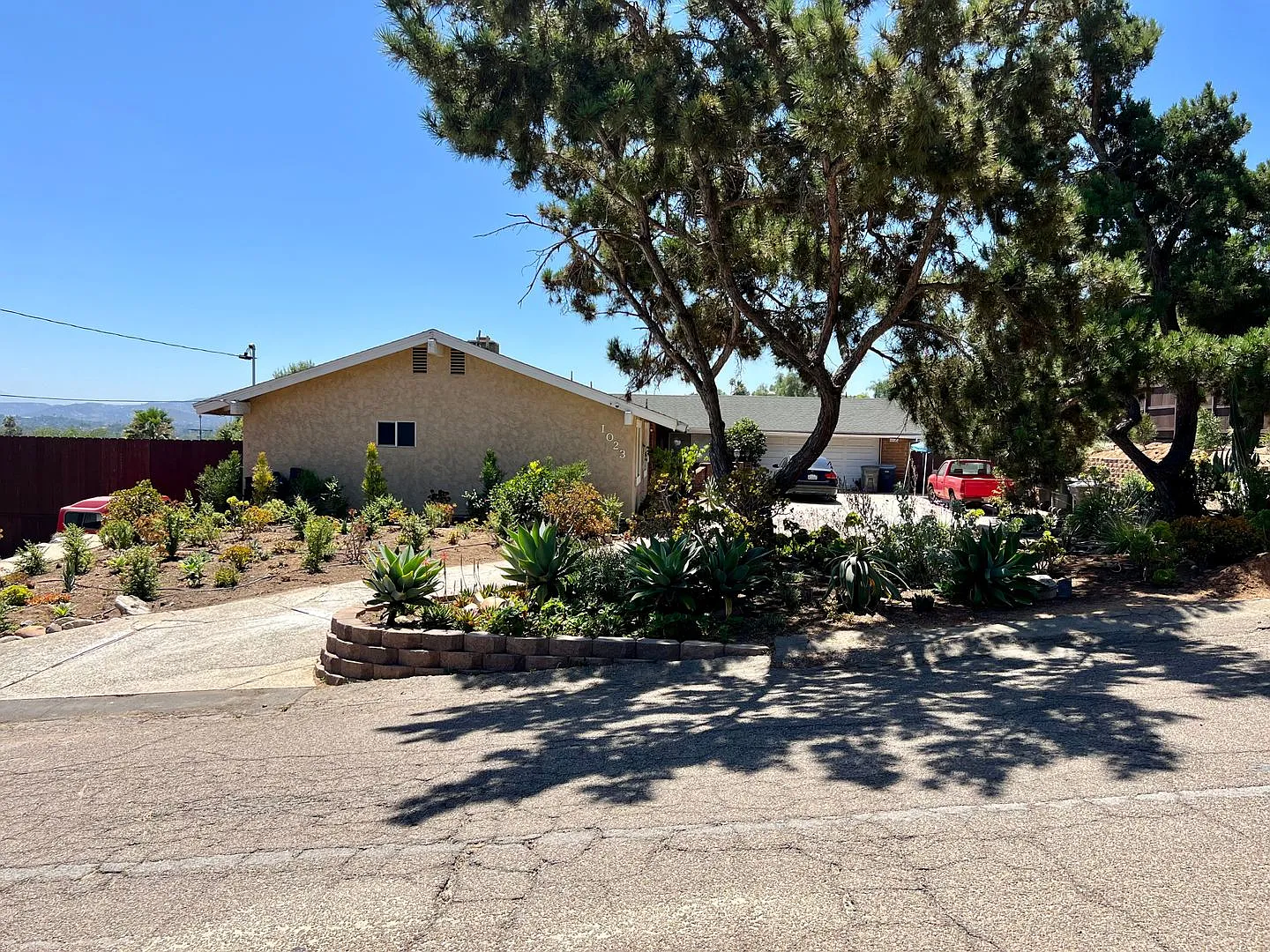 Move-In Special - Lovely Escondido House For Rent - 4 Bed /2 Bath — Photo 1