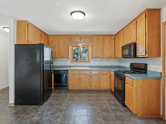 4th image of 2722 Constance Blvd NE
