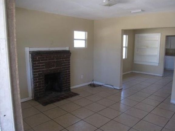 3rd image of 215 N Lee Ave