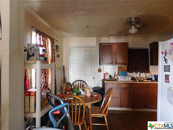 3rd image of 614 W Mesquite Ave