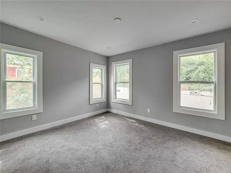 294 Booker St SW — Photo 5