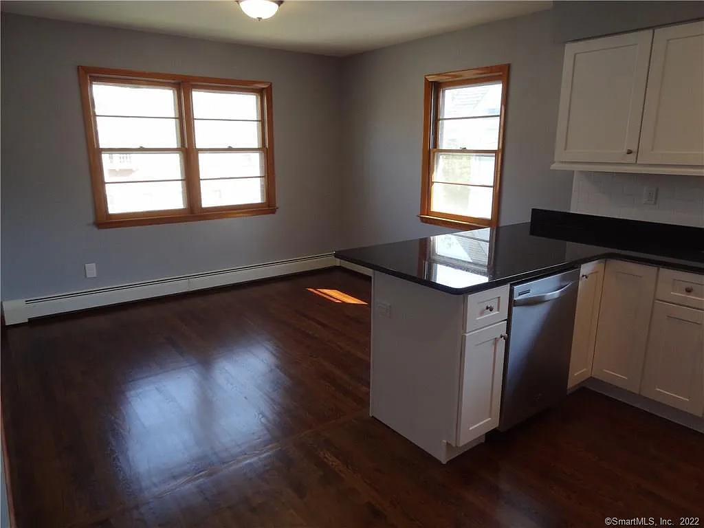 3 bed, 1.5 bath, 1316 sqft, $2,600 — Photo 2