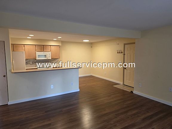 5th image of 1001 W Casino Rd APT D201