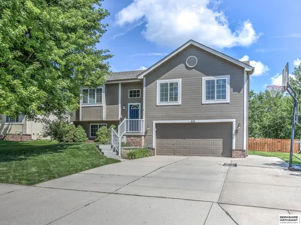 810 Clearwater Dr, Papillion, NE 68046