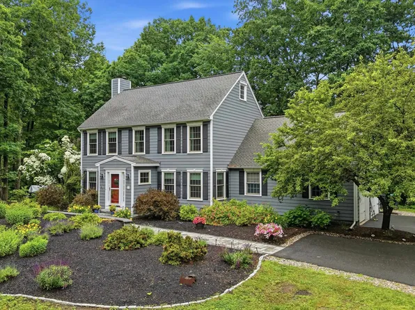 11 Montgomery Farm Road, Derry, NH 03038
