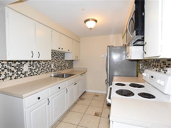 3rd image of 259 N Palmyra Dr