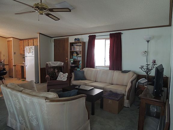 Living room/open floor plan