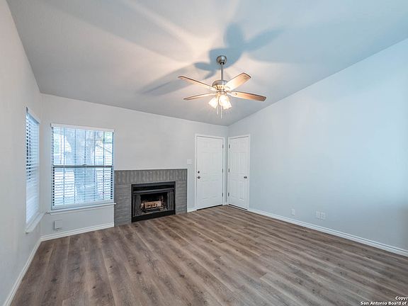 4th image of 4026 SUNRISE CREEK DR