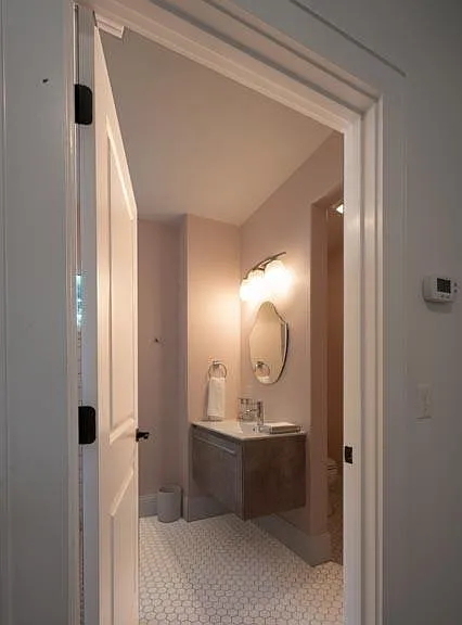 Lower level ensuite bath