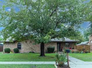 2117 Wellington Dr, Grand Prairie, TX 75051