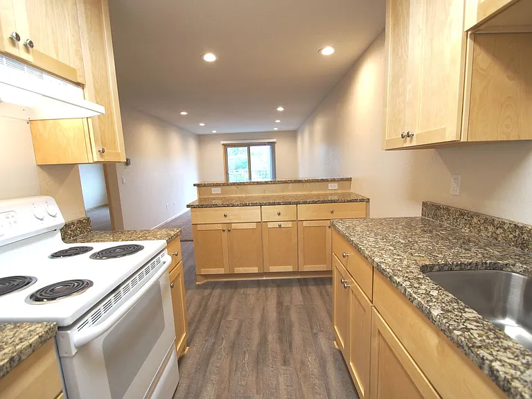 Larpenteur Estates Apartments — Photo 88