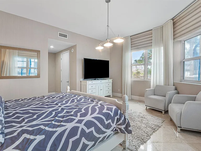 2640 Lake Shore Dr #107 — Photo 14