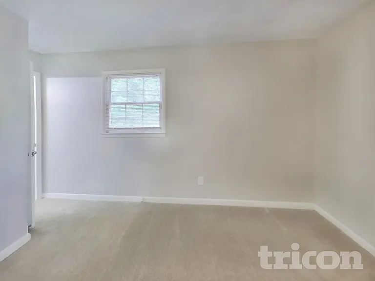 887 Sheppard Way — Photo 8