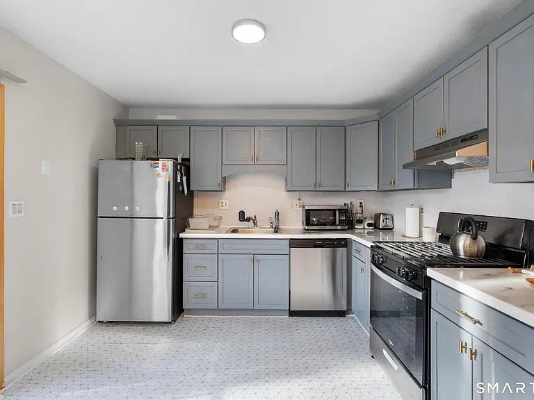 360 W Spring St #A7 — Photo 11