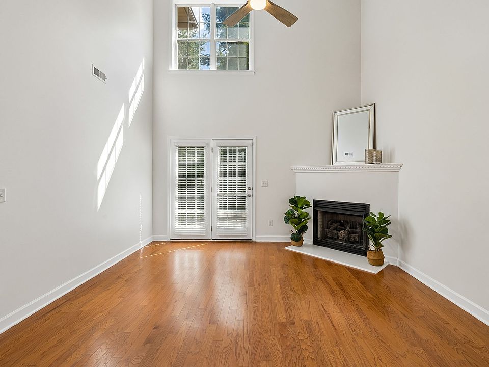 1st image of 616 Twin Oaks Ct
