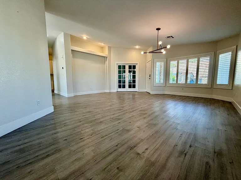 124 Lemongold St — Photo 3