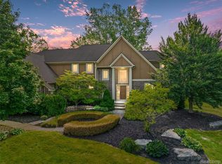 8897 Stoney Creek Dr, South Lyon, MI