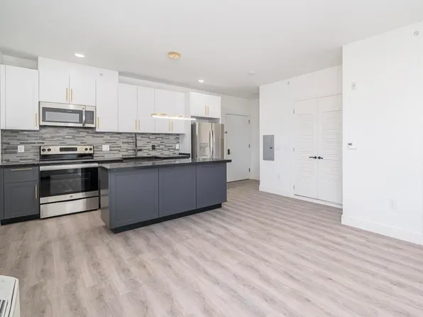 211 Baldwin Avenue image 1 of 15