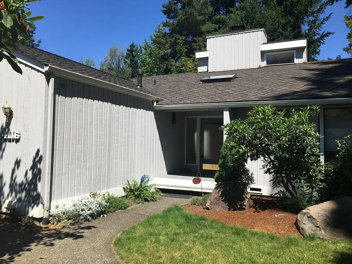 4 bed, 2.5 bath, 2180 sqft, $4,200 — Photo 2