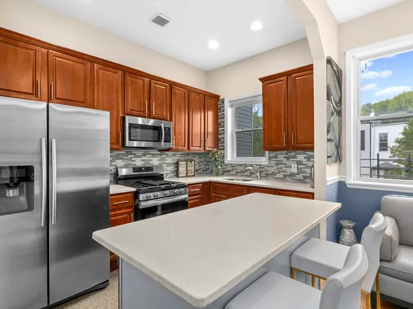 147 Weirfield Street image 13 of 20